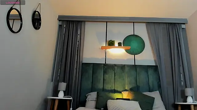 CoralineRicce  online show from November 21, 2025, 9:58 pm