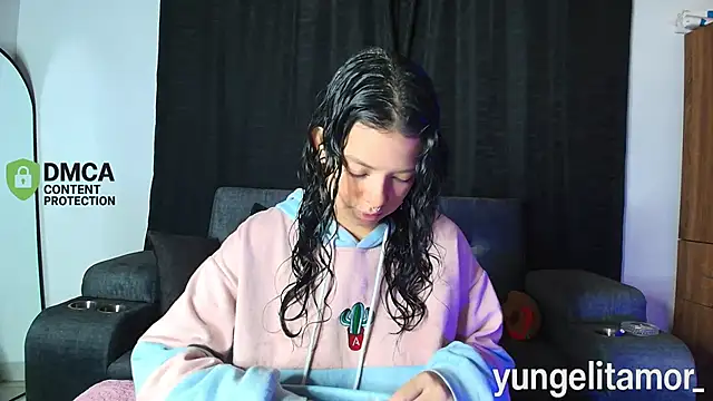 yungelitamor  online show from October 15, 2025, 5:17 am