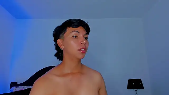 Snapshot of xhenisa_ chatting on September 10, 2025, 9:36 pm xhenisa online show from September 10, 2025, 9:36 pm