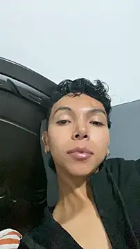 Snapshot of xhenisa_ chatting on January 15, 2026, 3:10 am xhenisa online show from January 15, 2026, 3:10 am