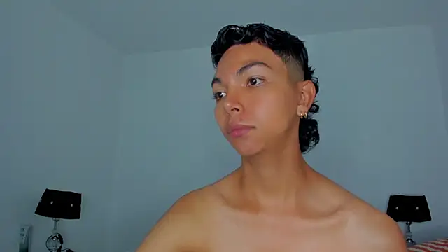 xhenisa  online show from March 11, 2026, 4:45 pm