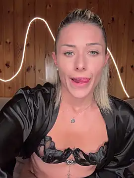 petrouchkaaa  online show from May 14, 2026, 8:06 pm