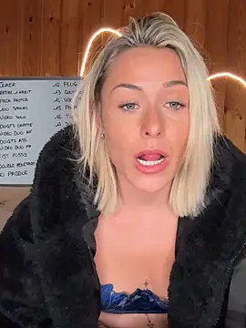 petrouchkaaa  online show from March 26, 2026, 9:02 pm