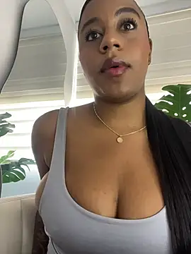 charlotteeruss online show from November 7, 2025, 6:23 pm