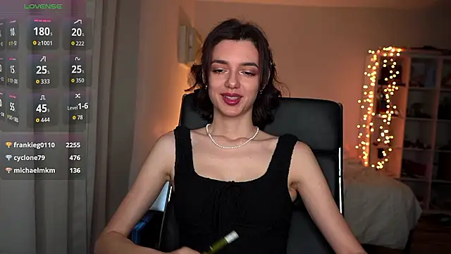 Snapshot of olivia_jeas chatting on February 9, 2026, 12:52 am olivia jeas online show from February 9, 2026, 12:52 am