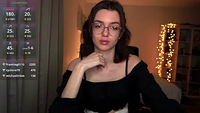 Snapshot of olivia_jeas chatting on February 11, 2026, 1:05 am olivia jeas online show from February 11, 2026, 1:05 am