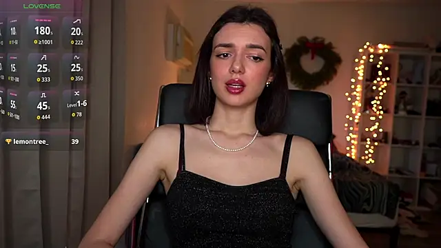 Snapshot of olivia_jeas chatting on January 7, 2026, 11:32 pm olivia jeas online show from January 7, 2026, 11:32 pm