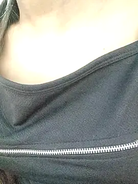 Snapshot of Roshni_98 chatting on November 8, 2025, 8:07 am Roshni 98 online show from November 8, 2025, 8:07 am