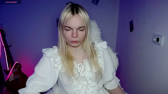 Snapshot of Emily_Nyaffee chatting on December 20, 2025, 8:39 am Emily Nyaffee online show from December 20, 2025, 8:39 am