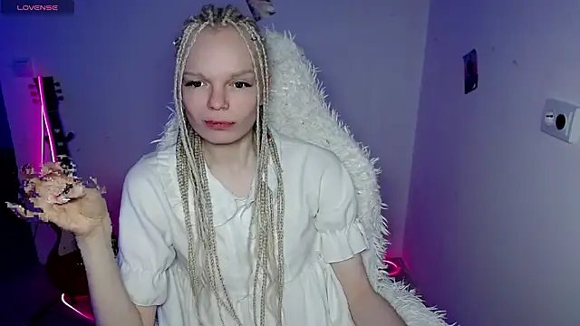 Snapshot of Emily_Nyaffee chatting on January 5, 2026, 9:18 pm Emily Nyaffee online show from January 5, 2026, 9:18 pm