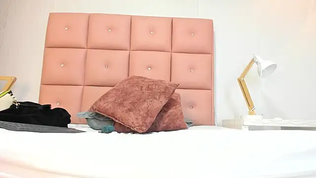 lhiamfit online show from December 3, 2025, 1:43 pm