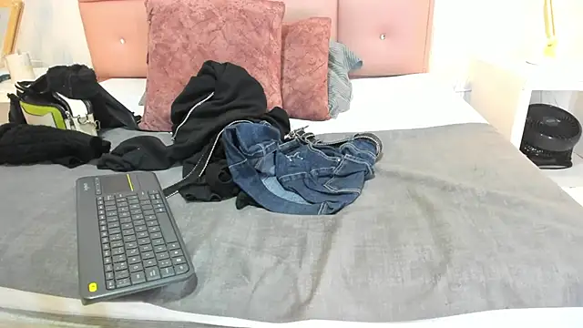 lhiamfit online show from December 5, 2025, 3:10 pm