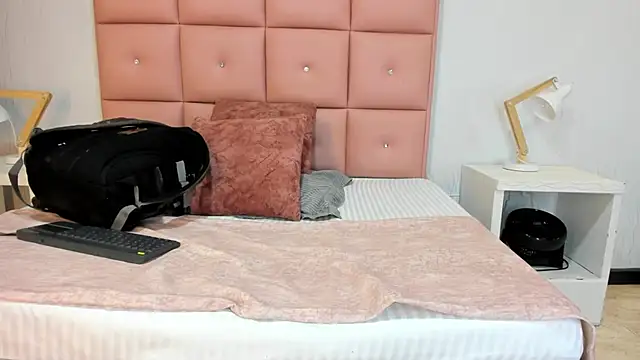 lhiamfit online show from November 14, 2025, 3:54 am