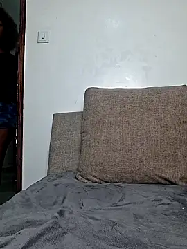 hornycreamybabe online show from March 22, 2026, 10:28 am