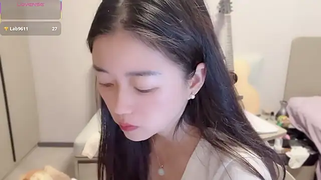 A-xena online show from October 30, 2025, 2:32 am