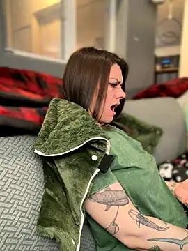 Snapshot of LadyLena1 chatting on December 17, 2025, 12:15 am LadyLena1 online show from December 17, 2025, 12:15 am