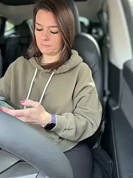 Snapshot of LadyLena1 chatting on November 20, 2025, 7:03 pm LadyLena1 online show from November 20, 2025, 7:03 pm