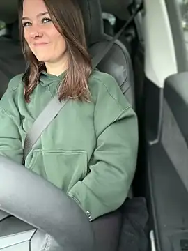 Snapshot of LadyLena1 chatting on December 5, 2025, 7:01 pm LadyLena1 online show from December 5, 2025, 7:01 pm