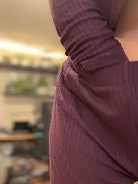 Snapshot of LadyLena1 chatting on November 14, 2025, 4:21 pm LadyLena1 online show from November 14, 2025, 4:21 pm