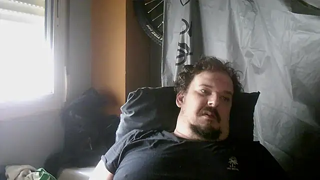 porkorossy online show from October 15, 2025, 7:27 am