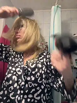 Snapshot of AlinaGrosu chatting on March 12, 2025, 9:34 am AlinaGrosu online show from March 12, 2025, 9:34 am