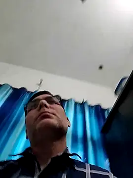 Snapshot of ZIMMY25 chatting on November 19, 2025, 7:30 am ZIMMY25 online show from November 19, 2025, 7:30 am