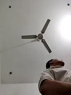 Snapshot of ZIMMY25 chatting on November 4, 2025, 6:44 pm ZIMMY25 online show from November 4, 2025, 6:44 pm