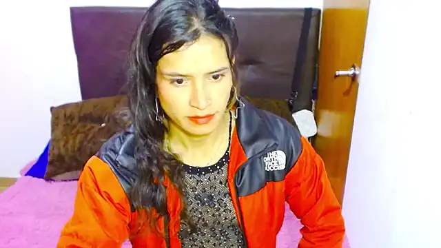 Snapshot of Queen_camila chatting on January 14, 2025, 10:17 am Queen camila online show from January 14, 2025, 10:17 am