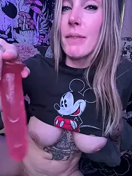 ItsDanniG online show from March 9, 2025, 10:52 pm