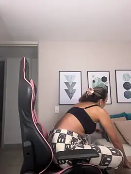 DianaHopson online show from November 8, 2025, 11:36 am