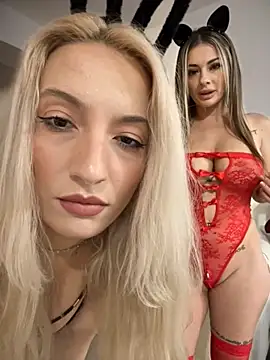 Snapshot of Ella_Charm chatting on November 8, 2025, 6:44 pm Ella Charm online show from November 8, 2025, 6:44 pm