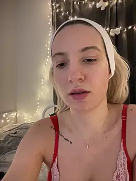 Snapshot of Ella_Charm chatting on December 20, 2025, 5:27 pm Ella Charm online show from December 20, 2025, 5:27 pm