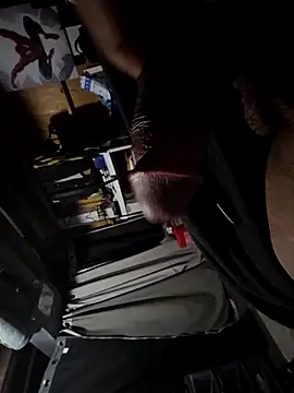 parker321516 online show from April 13, 2026, 12:36 am