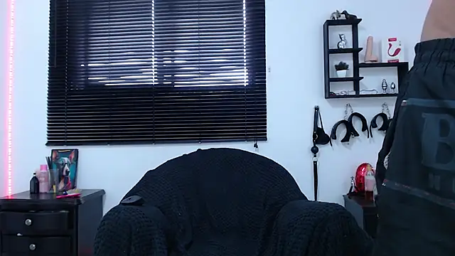Snapshot of KinkyAllisonSub chatting on February 5, 2025, 6:37 pm KinkyAllisonSub online show from February 5, 2025, 6:37 pm