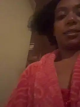 Snapshot of ROXYNL chatting on February 7, 2025, 5:31 am ROXYNL online show from February 7, 2025, 5:31 am