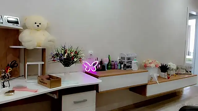 EveLove33 online show from November 3, 2025, 7:57 am