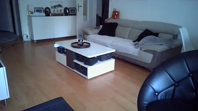 sarametisse26 online show from November 3, 2025, 7:13 am