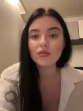 Angela Fosterr online show from September 27, 2025, 4:02 pm