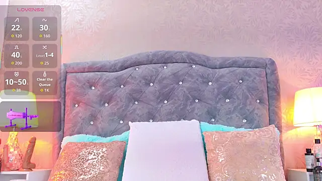 ZafiroClean online show from April 15, 2026, 7:58 pm