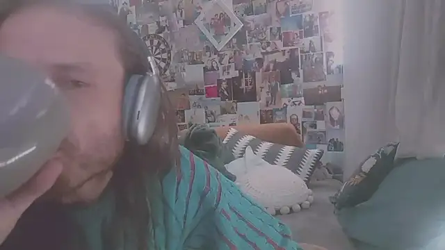 Snapshot of DownstairsSky chatting on February 11, 2025, 11:20 am DownstairsSky online show from February 11, 2025, 11:20 am