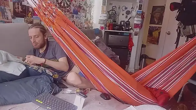 Snapshot of DownstairsSky chatting on March 16, 2025, 1:17 pm DownstairsSky online show from March 16, 2025, 1:17 pm