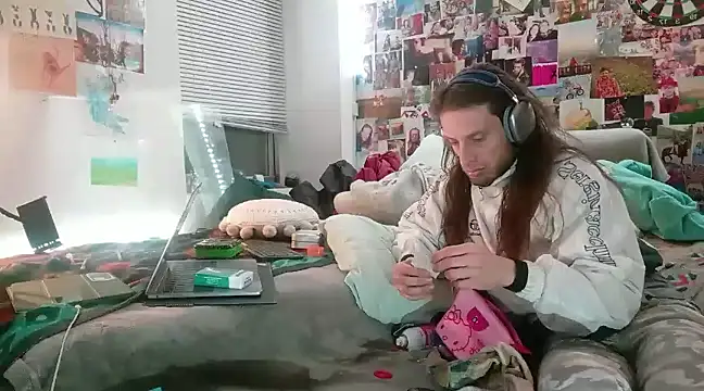 Snapshot of DownstairsSky chatting on February 2, 2025, 5:21 am DownstairsSky online show from February 2, 2025, 5:21 am