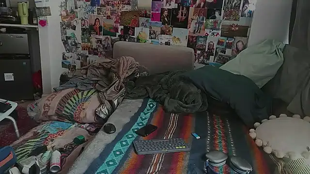 Snapshot of DownstairsSky chatting on February 2, 2025, 2:56 pm DownstairsSky online show from February 2, 2025, 2:56 pm