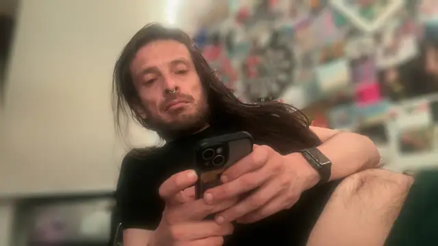 Snapshot of DownstairsSky chatting on October 3, 2025, 1:20 am DownstairsSky online show from October 3, 2025, 1:20 am