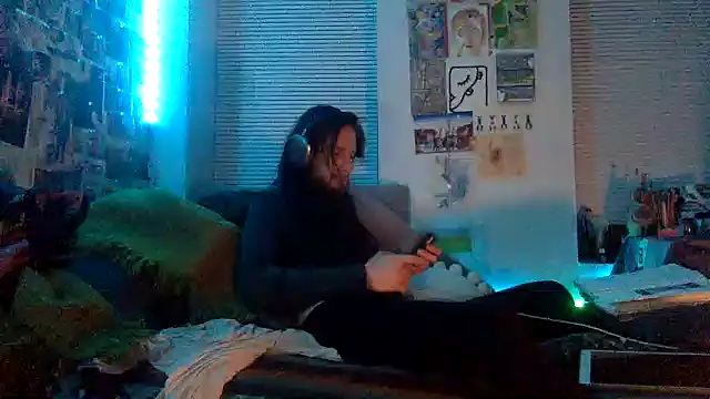 Snapshot of DownstairsSky chatting on December 24, 2024, 6:33 am DownstairsSky online show from December 24, 2024, 6:33 am