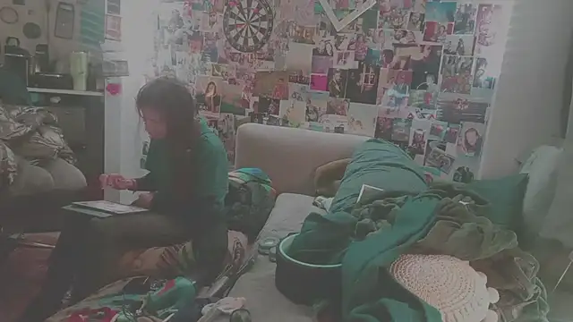 Snapshot of DownstairsSky chatting on February 4, 2025, 11:59 pm DownstairsSky online show from February 4, 2025, 11:59 pm