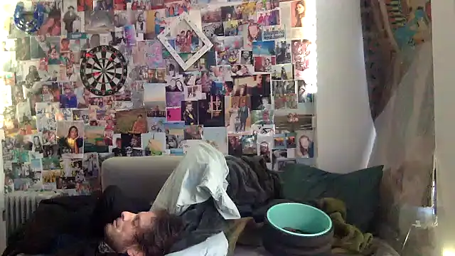 Snapshot of DownstairsSky chatting on February 7, 2025, 6:34 pm DownstairsSky online show from February 7, 2025, 6:34 pm