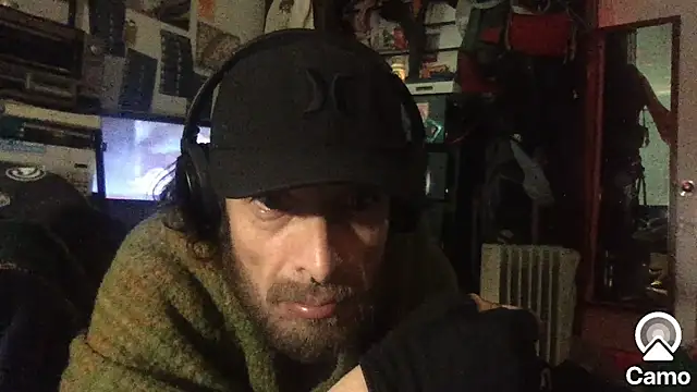 Snapshot of DownstairsSky chatting on October 28, 2025, 2:12 am DownstairsSky online show from October 28, 2025, 2:12 am