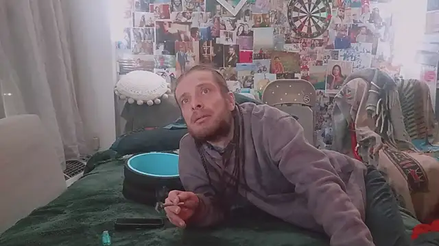 Snapshot of DownstairsSky chatting on March 18, 2025, 1:13 am DownstairsSky online show from March 18, 2025, 1:13 am