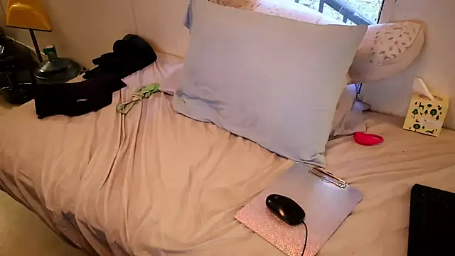 Snapshot of xxpixeyxx chatting on November 9, 2025, 1:15 pm xxpixeyxx online show from November 9, 2025, 1:15 pm